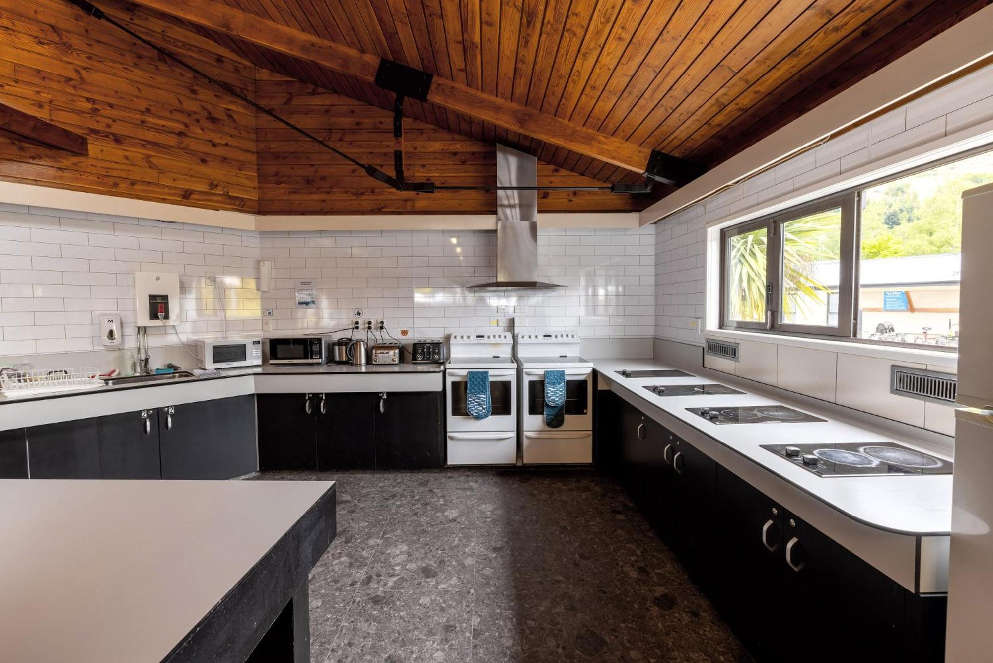 Queenstown Top 10 Holiday Park Exterior foto